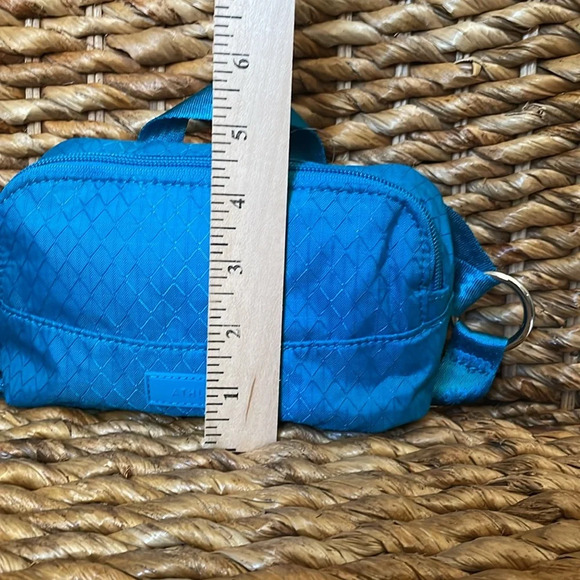 Athleta Excursion Mini Belt Bag Crossbody Fanny Pack Turquoise NWT - Picture 9 of 10